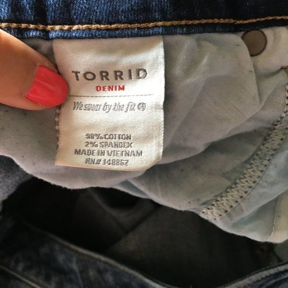 TORRID BOYFRIEND JEAN VINTAGE STRETCH MEDIUM WASH - Picture 11 of 12